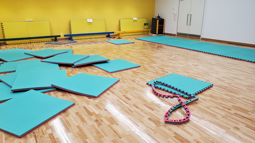 The puzzle mats make the practice surface very safe as they avoid the formation of gaps during practice, where little toes could otherwise get stuck!
